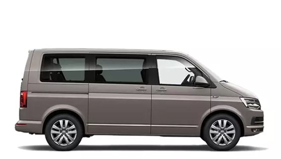 Een volkswagen busje model Caravelle