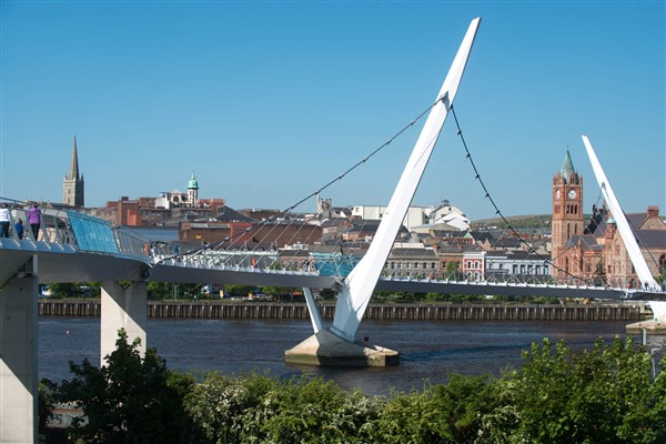 Ierland Guild Hall Derry Londonderry © Tourism Ireland by Gardiner Mitchell