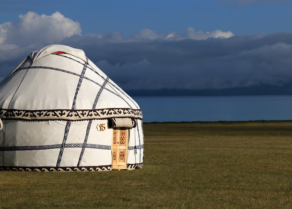 Kirgizie yurt decoratie Song Kul ©Tamga Travel