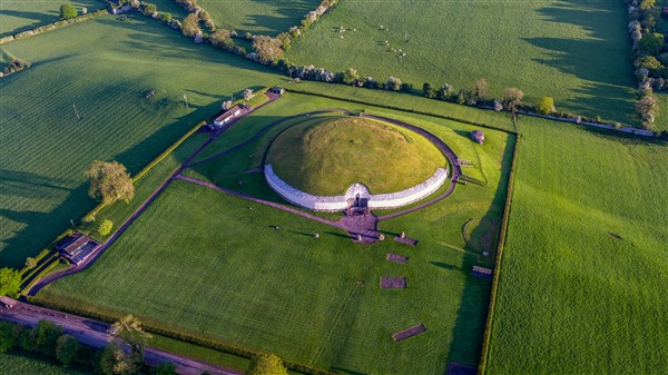 Silhouette and outline of Newgrange Monument Boyne Valley Co Meath master 1