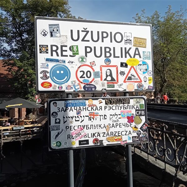 plaatsnaambord met stickers